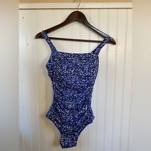 LL BEAN Woman’s size 8 Swimsuit